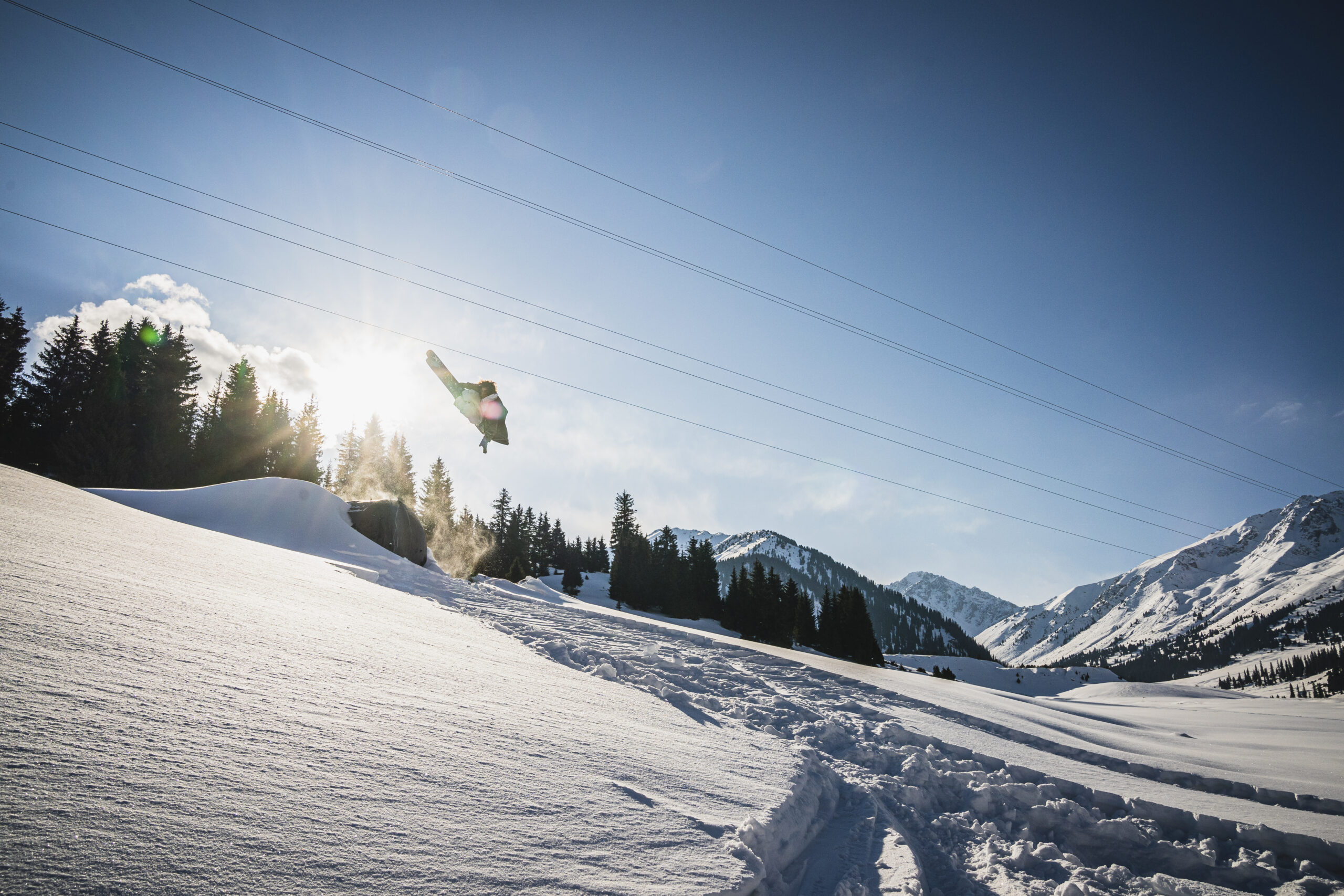 Rider in the air at the Silk Road Freeride competition